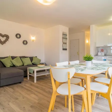 Apartment Cozy In Costa With Kitchen